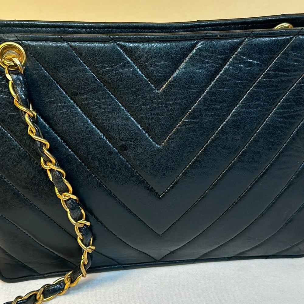 CHANEL Chevron Lambskin V Stitch Black 24K Goldplated Hardware, Serial 1 1989-91